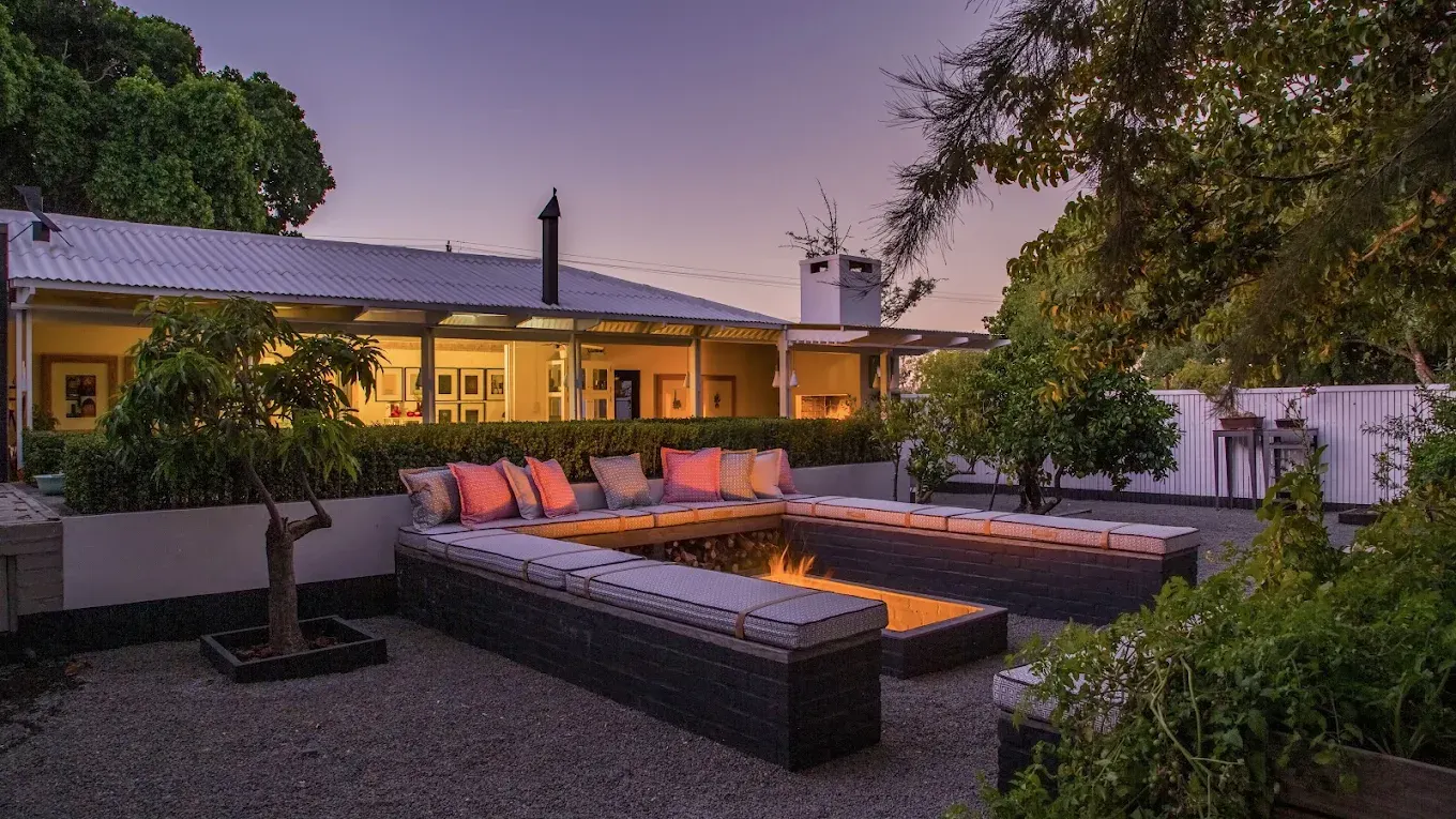 De Kleine Prince courtyard with fire pit at dusk